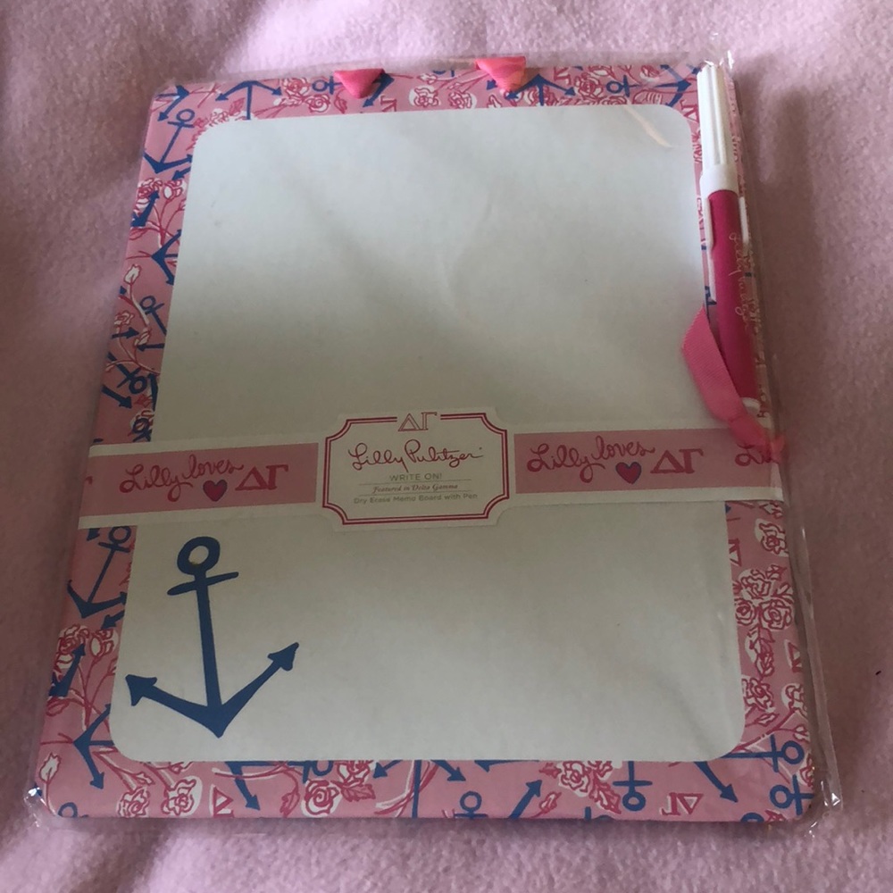 Lilly Pulitzer Delta Gamma Memo Board